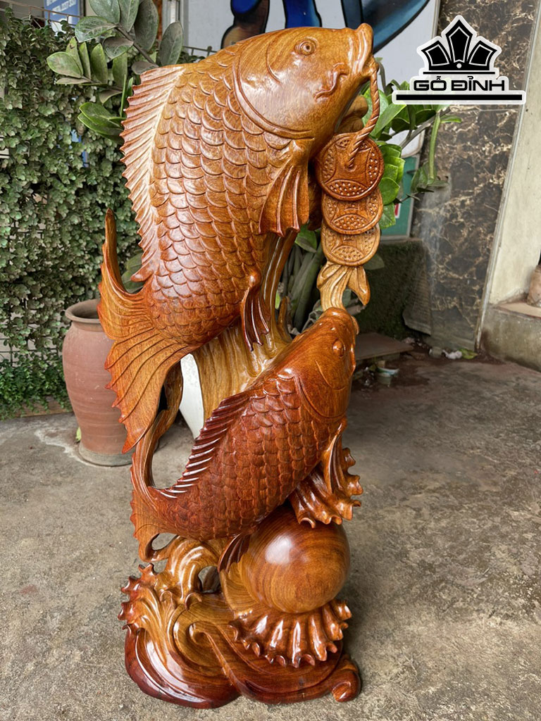 Tượng Song Ngư Vờn Tiền Gỗ Hương Cao 71 Ngang 30 Sâu 17 (cm)