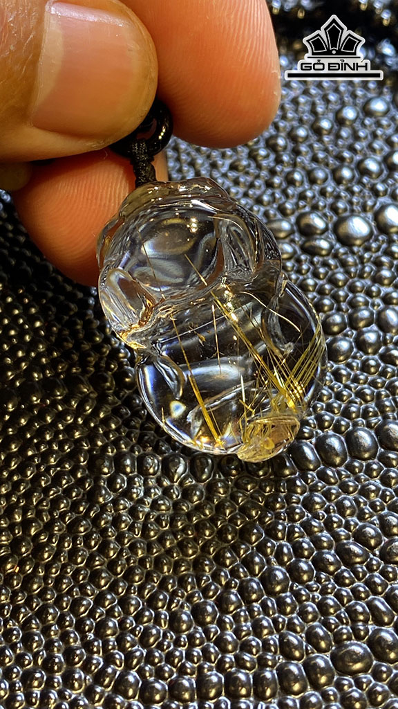 Mặt Dây Chuyền Heo Đá Thạch Anh Tóc Vàng Cao 30,8 Ngang 20 Sâu 14,8 (mm) 15,6g