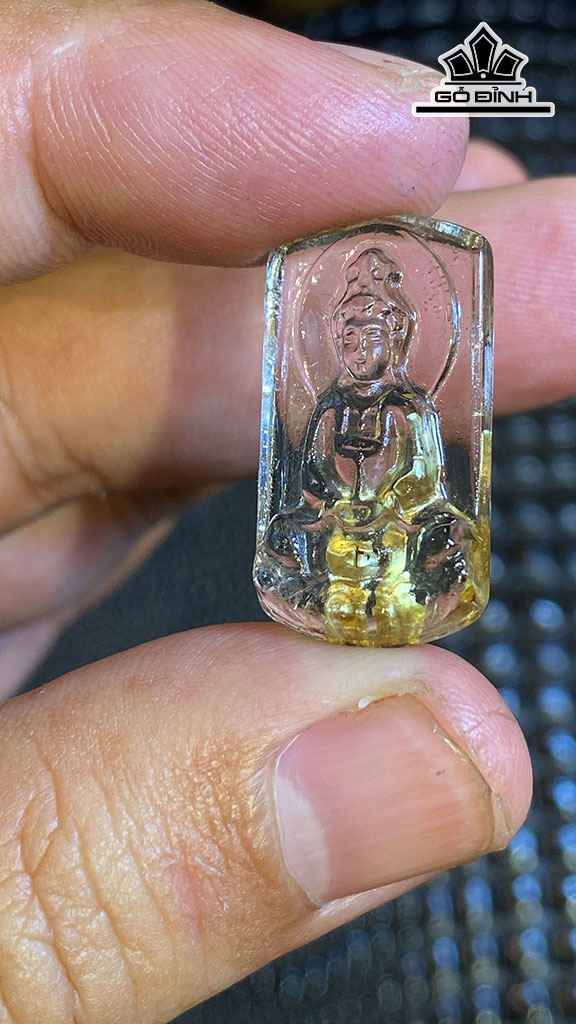 Mặt Dây Chuyền Quan Âm Đá Thạch Anh Tóc Vàng Cao 26 Ngang 13,8 Sâu 7,5 (mm) 4,4g