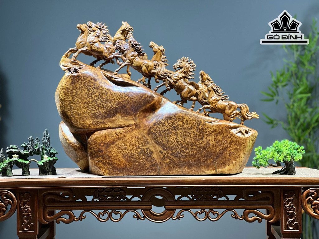 Tượng Bát Mã Gỗ  Nu Ngọc Am Cao 56 Ngang 75 Sâu 27 (cm)