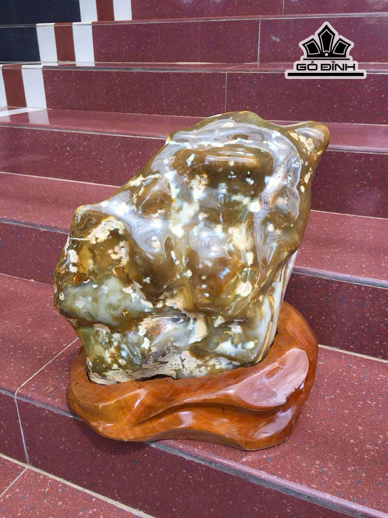 Tác Phẩm Đá Mã Não Vàng Cao 35 Ngang 38 (cm) 18kg