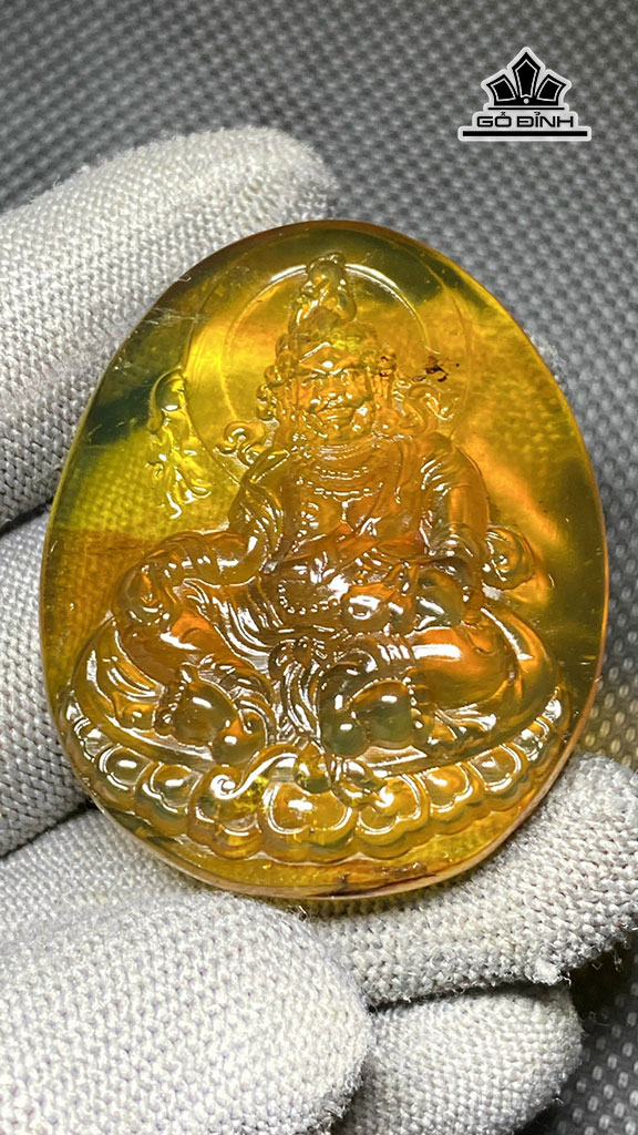 Mặt Dây Chuyền Hoàng Thần Tài Bảo Đá Hổ Phách Cao 50,6 Ngang 41 Sâu 12,6 (mm) 15g