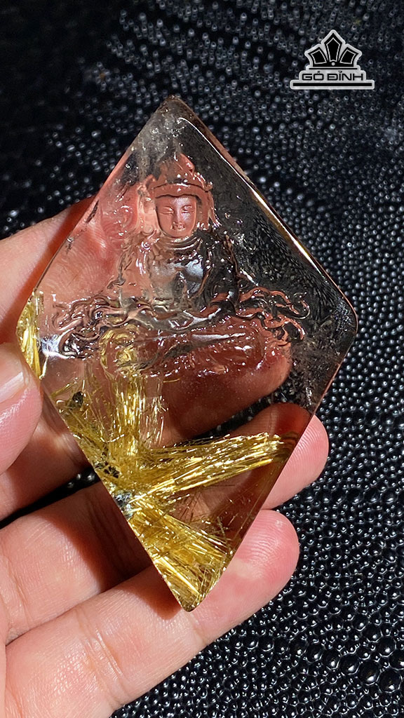 Mặt Dây Chuyền Quan Âm Đá Thạch Anh Tóc Vàng Cao 82 Ngang 53,6 Sâu 13,6 (mm) 70,6g