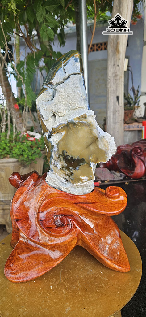 Tác Phẩm Đá Canxedon Xanh Dương Cao 38 Ngang 15 (cm) 4kg