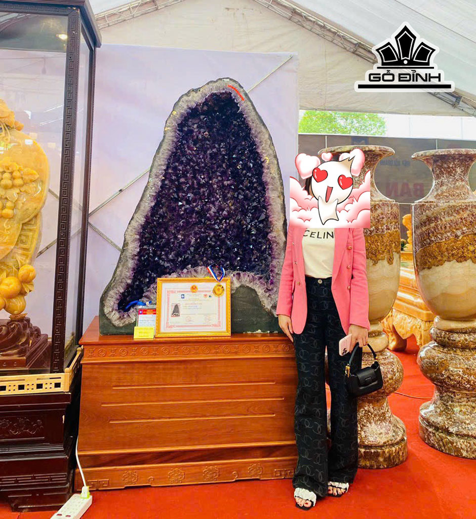 Động Đá Thạch Anh Tím Cao 145 Ngang 106 Sâu 50 (cm) 645kg