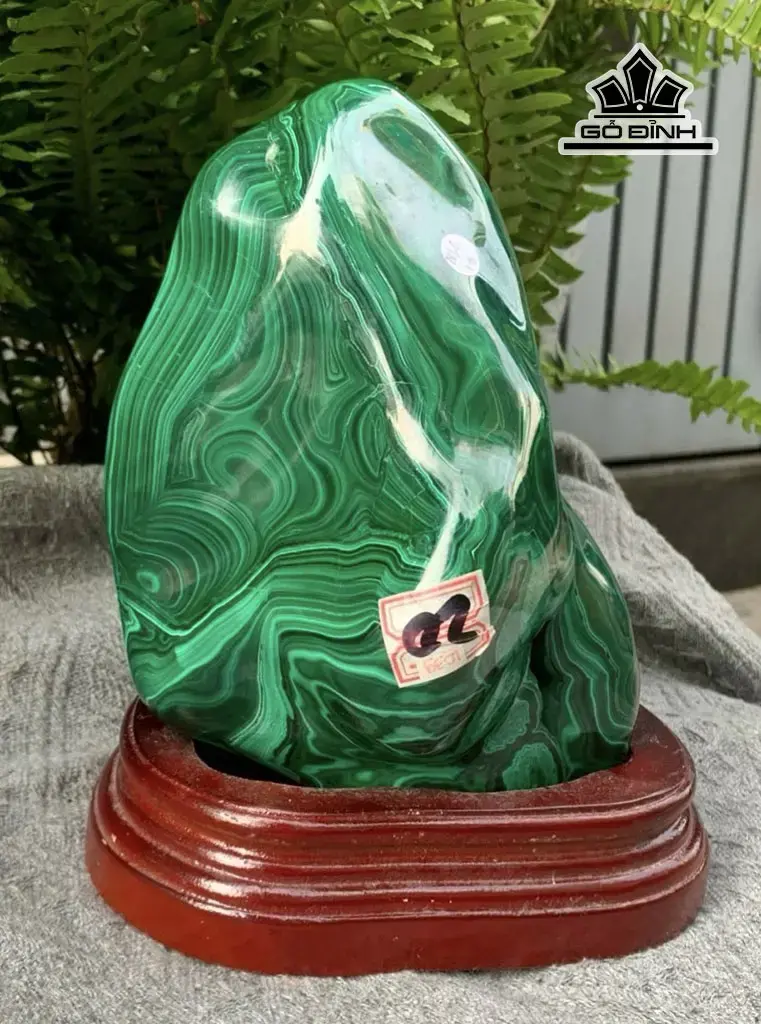 Tác Phẩm Đá Malachite Cao 15 Ngang 13 (cm) 1kg