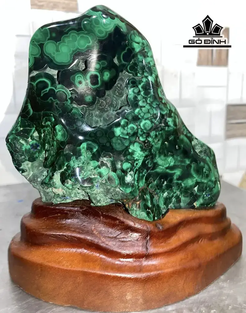 Tác Phẩm Đá Malachite Cao 17 (cm) 1,5kg