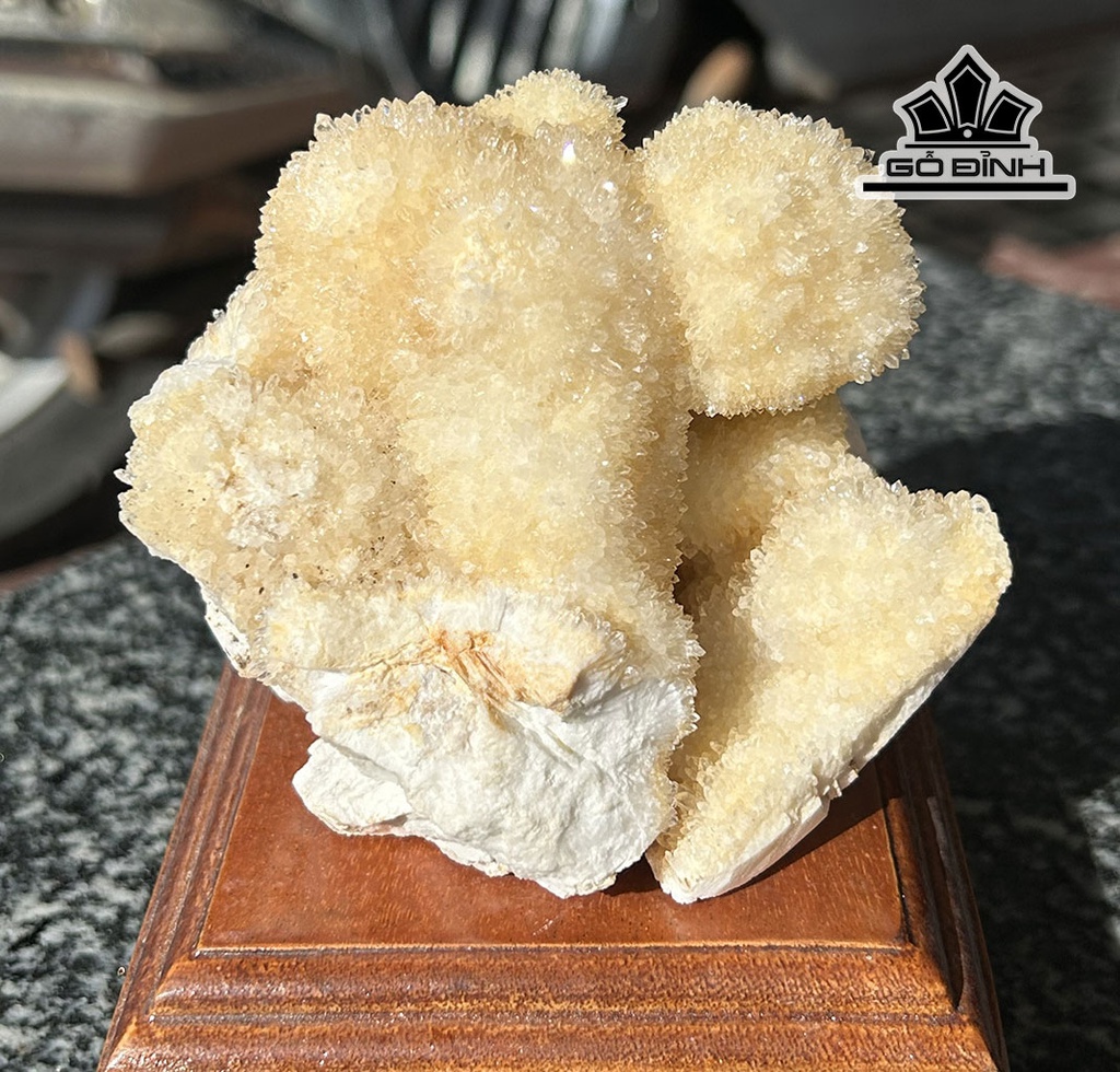 Tác Phẩm Đá Thạch Anh Cao 10 Ngang 12 (cm) 0,9kg