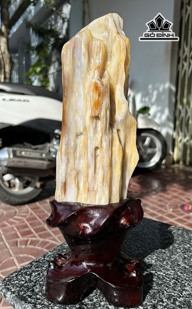 Tác Phẩm Gỗ Hóa Ngọc Cao 34 Ngang 12,5 (cm) 1,43kg