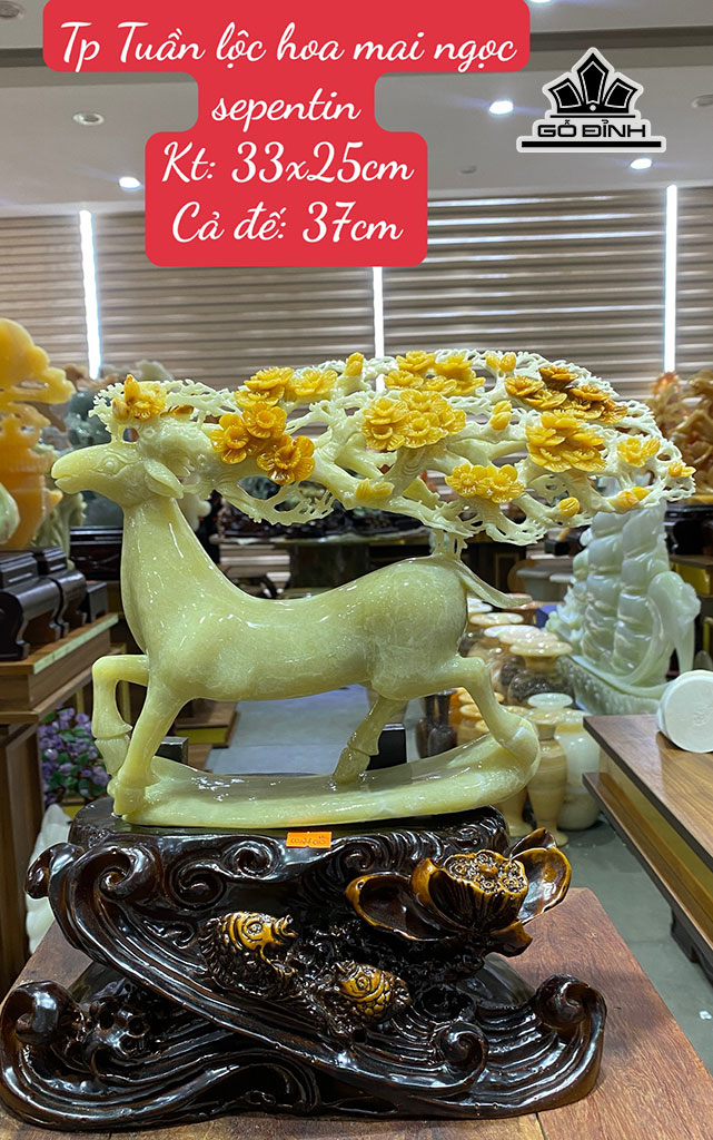 Tác Phẩm Tuần Lộc Hoa Mai Đá Serpentine Cao 37 Ngang 25 Riêng Đá Cao 33 (cm)