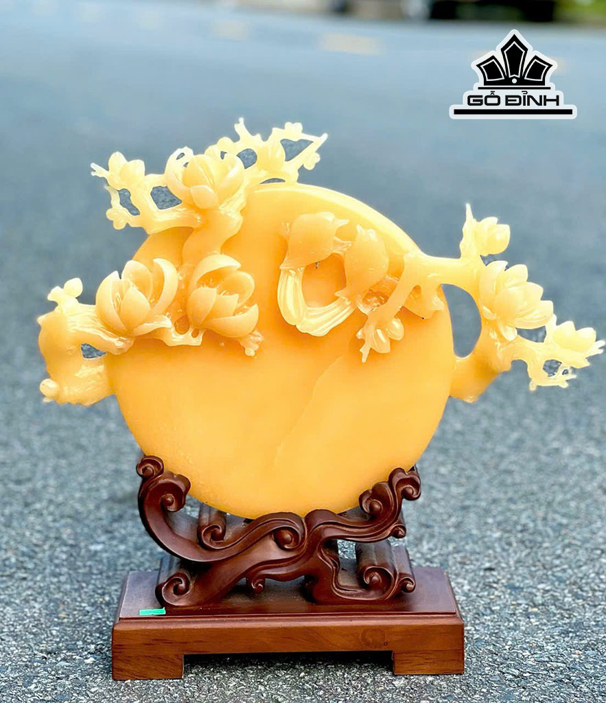 Tác Phẩm Ánh Trăng Và Hoa Mộc Lan Đá Ngọc Hoàng Long Cao 46 Ngang 59 (cm) 7,7kg Riêng Đá Cao 35 Ngang 59 (cm) 6,7kg