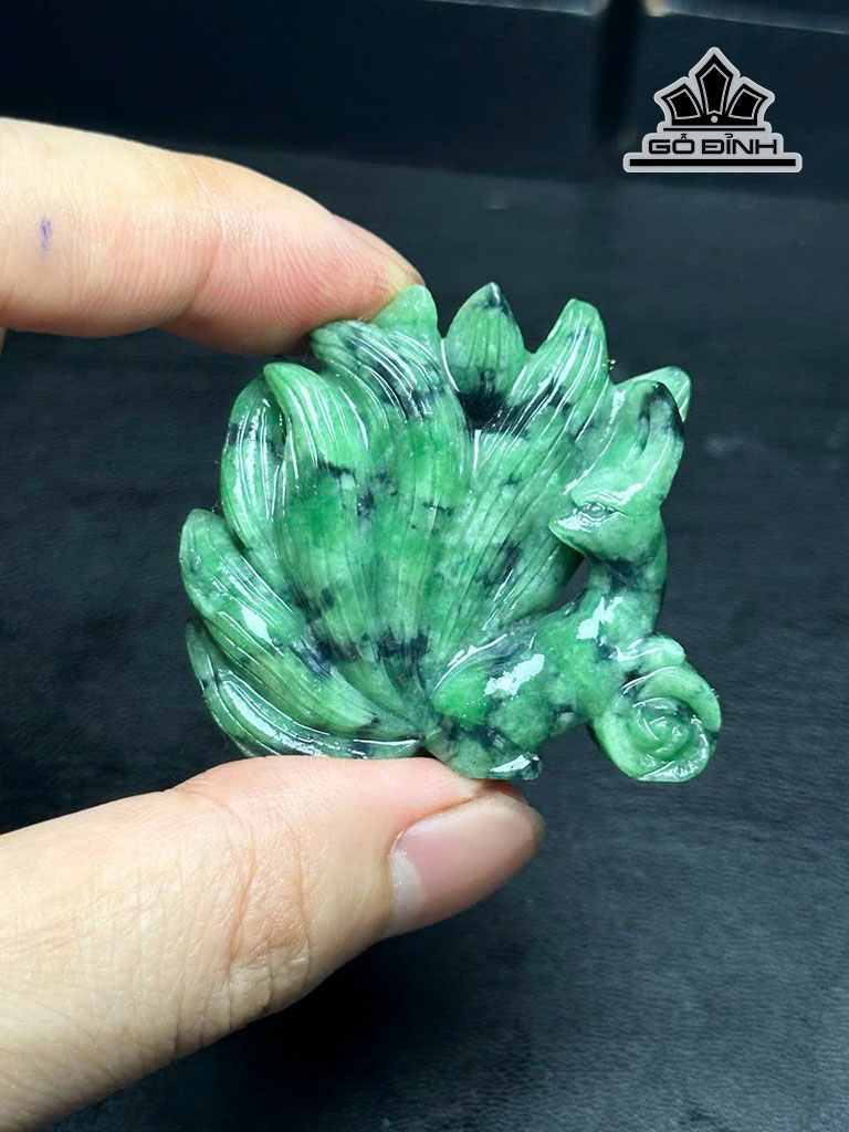 Tượng Cửu Vỹ Hồ Ôm Pháp Khí Đá Ngọc Bích Cao 4 Ngang 4,5 (cm)