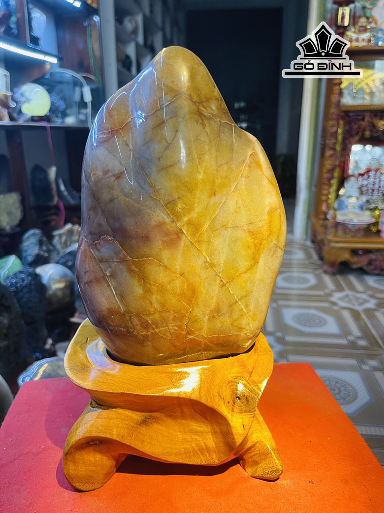 Tác Phẩm Đá Thạch Anh Đỏ Cao 29 (cm) 4,2kg