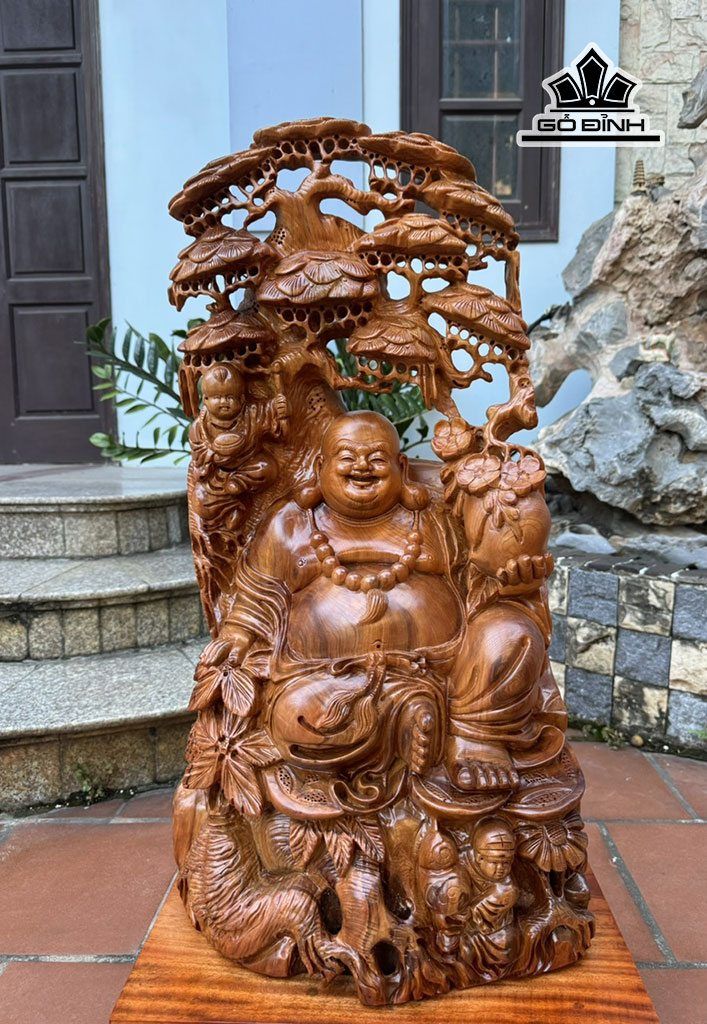 Tượng Phật Di Lặc Ngồi Gốc Tùng Gỗ Ngọc Am Cao 90 Ngang 38 Sâu 26 (cm)