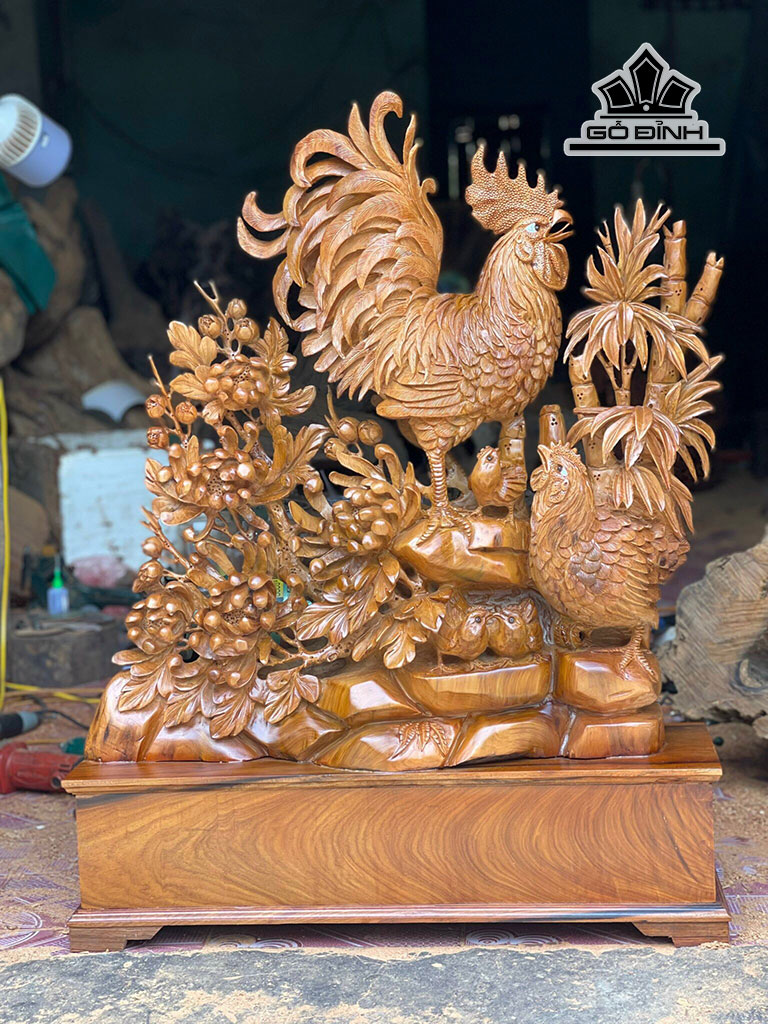 Tượng Gia Đình Gà Gỗ Ngọc Am Cao Cả Kỷ 99 Riêng Kỷ Cao 15 Ngang 75 Sâu 25 (cm)