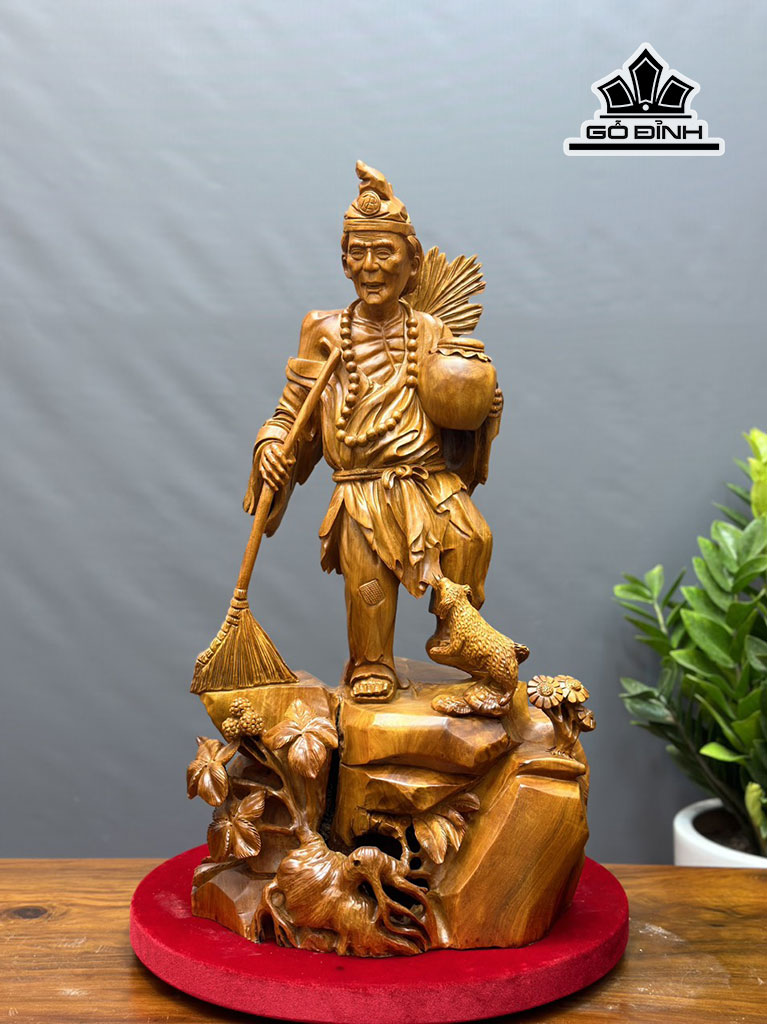 Tượng Tế Công Gỗ Hương Cao 72 Ngang 40 Sâu 33 (cm)