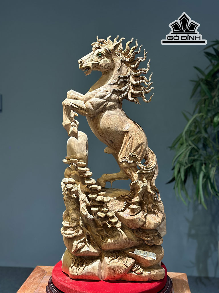 Tượng Ngựa Phong Thủy (Nhất Mã Phi Thiên) Gỗ Ngọc Am Cao 80 Ngang 33 Sâu 20 (cm)