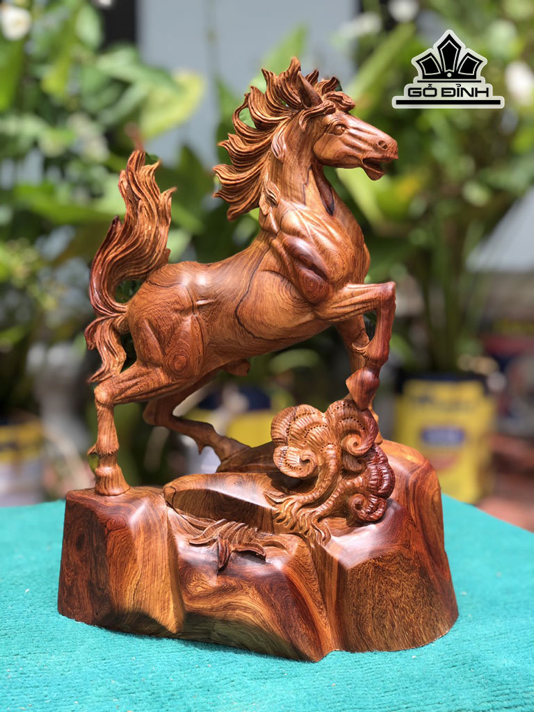 Tượng Ngựa Phong Thủy (Nhất Mã Thong Dong) Gỗ Hương Cao 34 Ngang 25 Sâu 15 (cm)