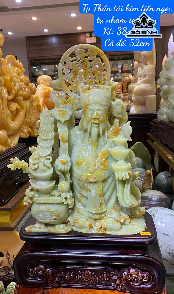 Tác Phẩm Thần Tài Kim Tiền Đá Serpentine Cao 52 Riêng Đá Cao 38 Ngang 27 (cm)