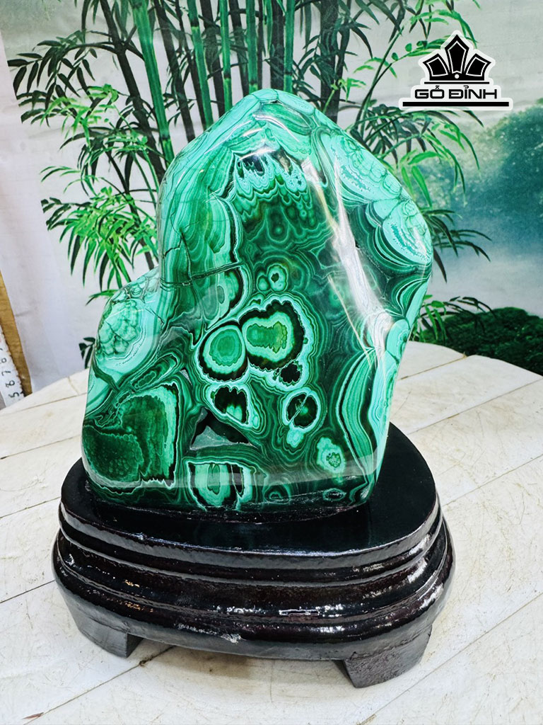 Tác Phẩm Đá Malachite Cao 18 Ngang 10 (cm) 1,9kg