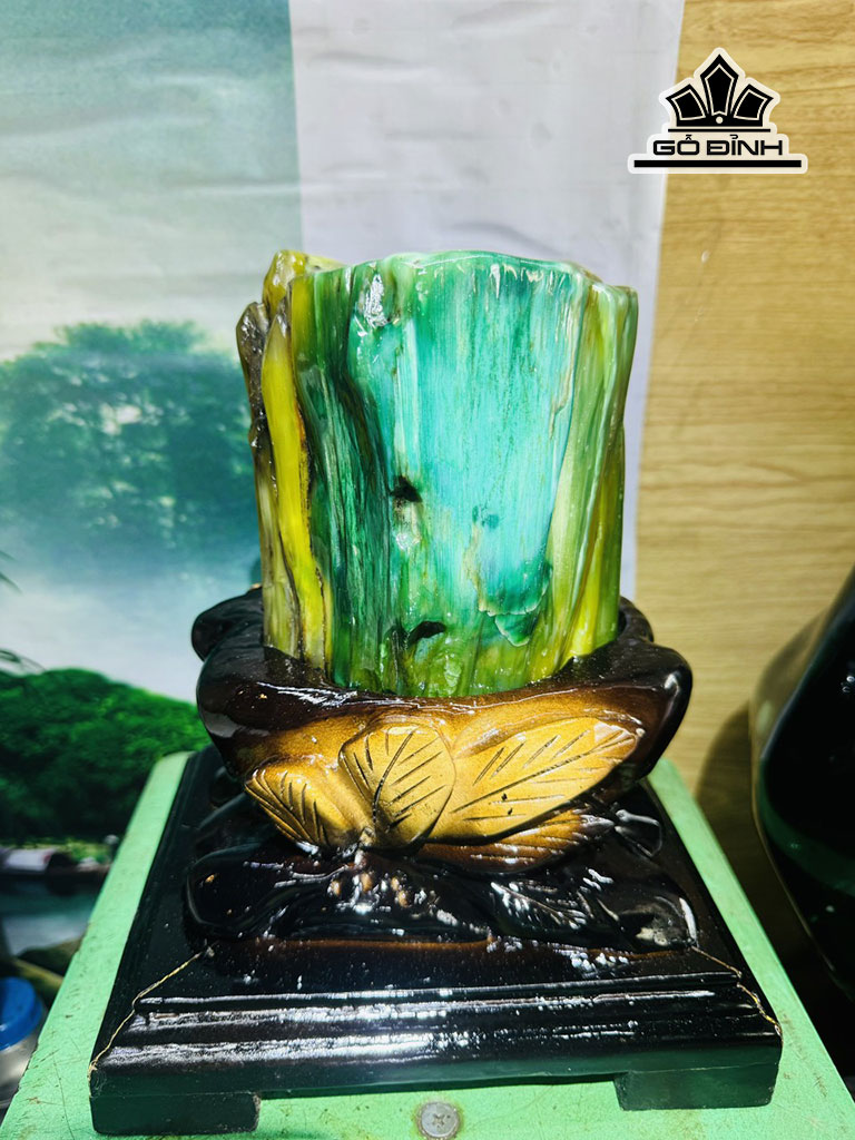 Tác Phẩm Gỗ Hóa Ngọc Cao 24 Ngang 13 (cm) 2,8kg