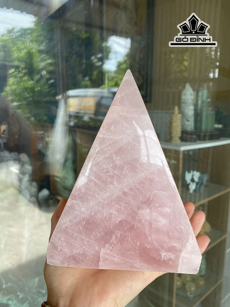 Kim Tự Tháp Đá Thạch Anh Hồng Cao 12 Ngang 17 (cm) 2,5kg