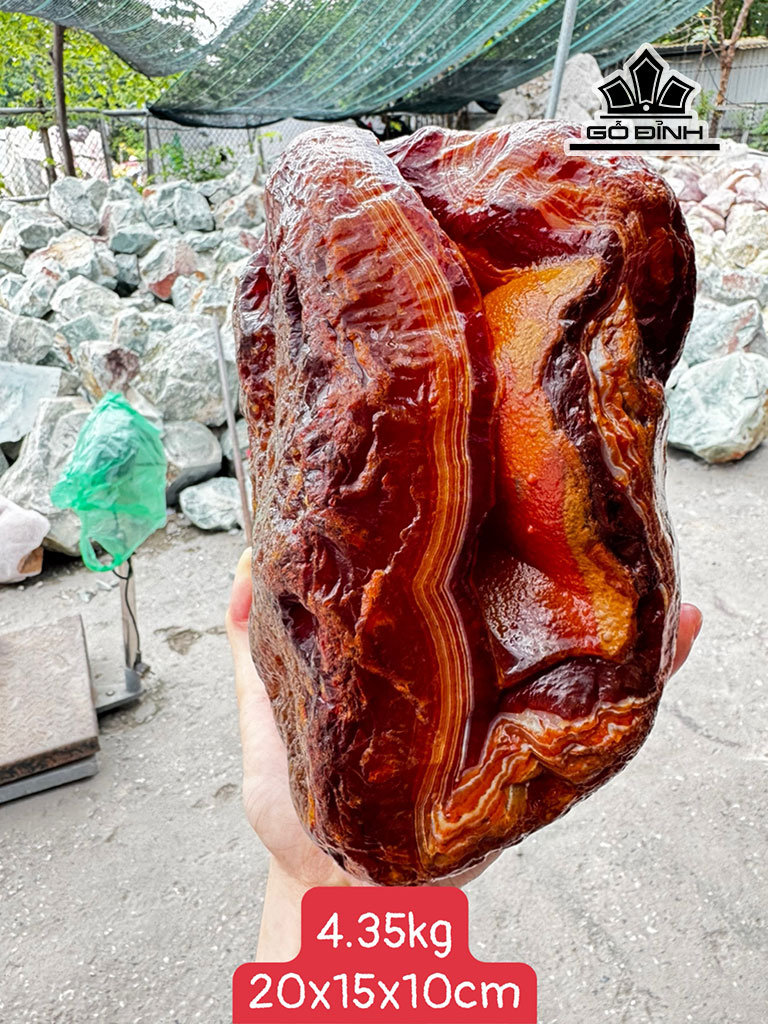 Tác Phẩm Đá Mã Não Đỏ Cao 20 Ngang 15 Sâu 10 (cm) 4,35kg