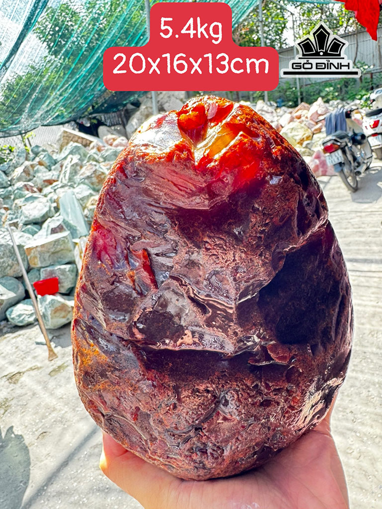 Tác Phẩm Đá Mã Não Đỏ Cao 20 Ngang 16 Sâu 13 (cm) 5,4kg