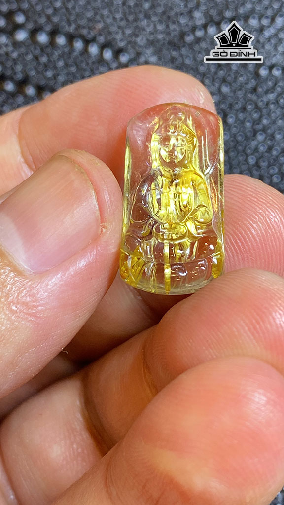 Mặt Dây Chuyền Quan Âm Đá Thạch Anh Tóc Vàng Cao 22,8 Ngang 11,4 Sâu 5 (mm) 2,2g