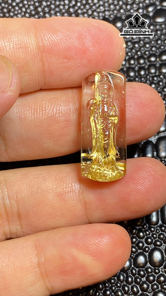 Mặt Dây Chuyền Quan Âm Đá Thạch Anh Tóc Vàng Cao 28 Ngang 11,2 Sâu 6,6 (mm) 4g
