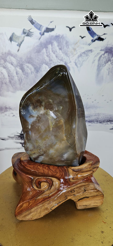 Tác Phẩm Đá Mã Não Đa Sắc Cao 27 Ngang 13 (cm) 3kg