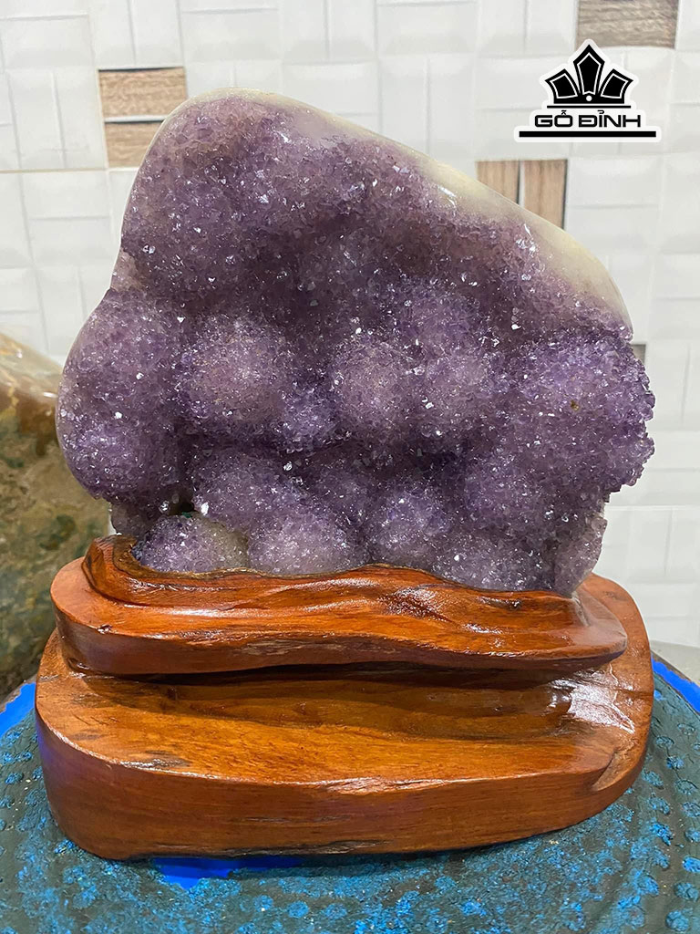 Tác Phẩm Đá Thạch Anh Tím Cao 22 Ngang 18 (cm) 2,8kg