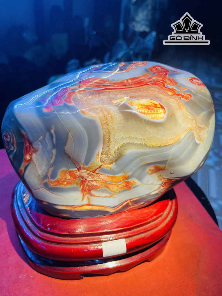 Tác Phẩm Đá Mã Não Cao 18 Ngang 18 (cm) 4,3kg