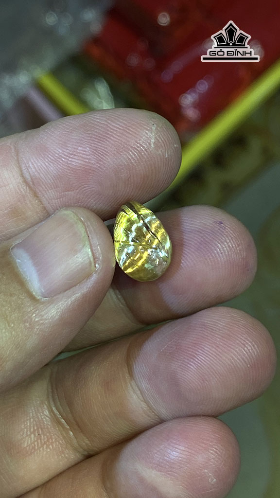 Mặt Dây Chuyền Giọt Nước Đá Thạch Anh Tóc Vàng Bã Mía Cao 12,9 Ngang 8,8 Sâu 6 (mm) 1g