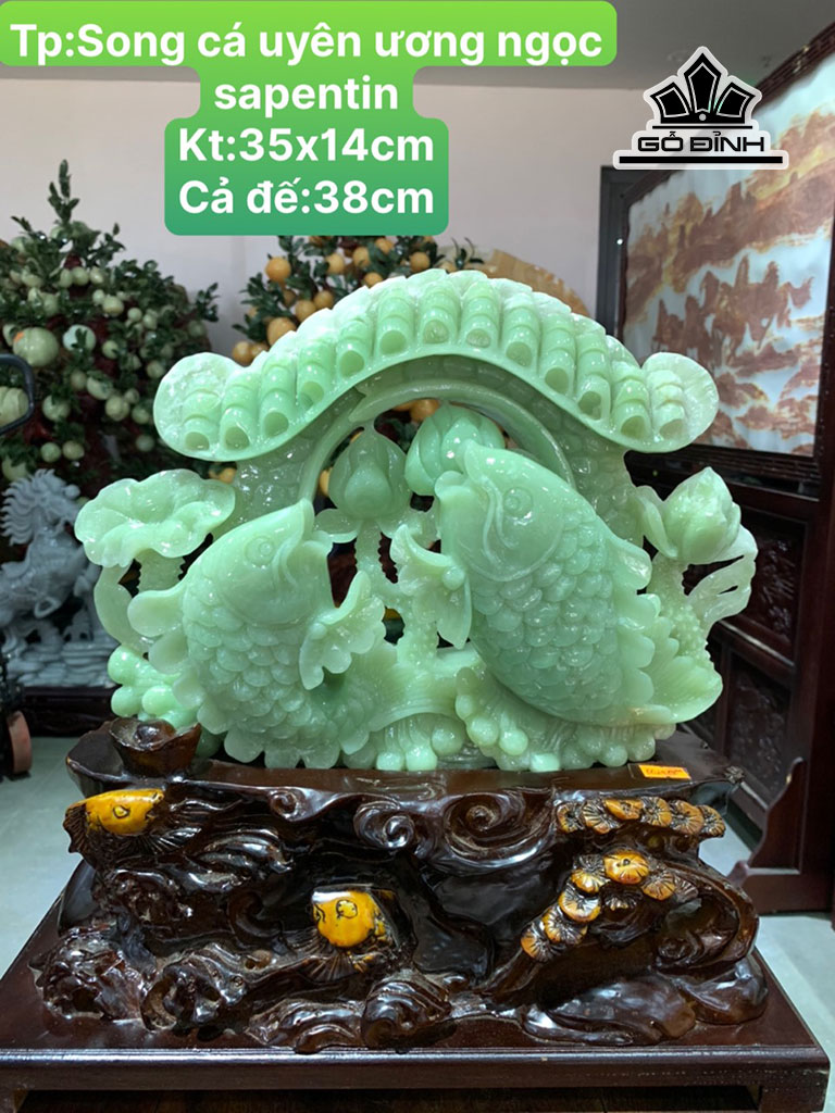 Tác Phẩm Song Cá Uyên Ương Đá Serpentine Cao 35 Ngang 14 Đế Cao 38 (cm)