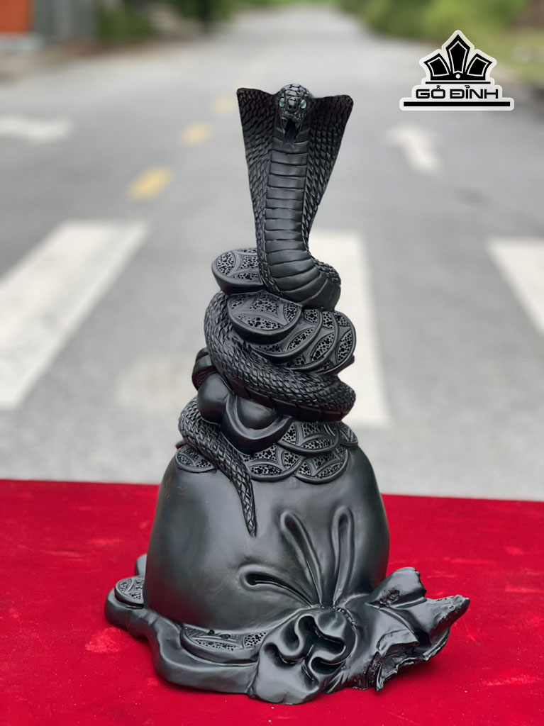 Tượng Rắn Phong Thủy Gỗ Mun Sừng Cao 42 Ngang 28 Sâu 23 (cm)