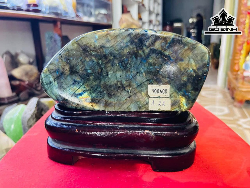 Tác Phẩm Đá Xà Cừ (Labradorite) 1,22kg