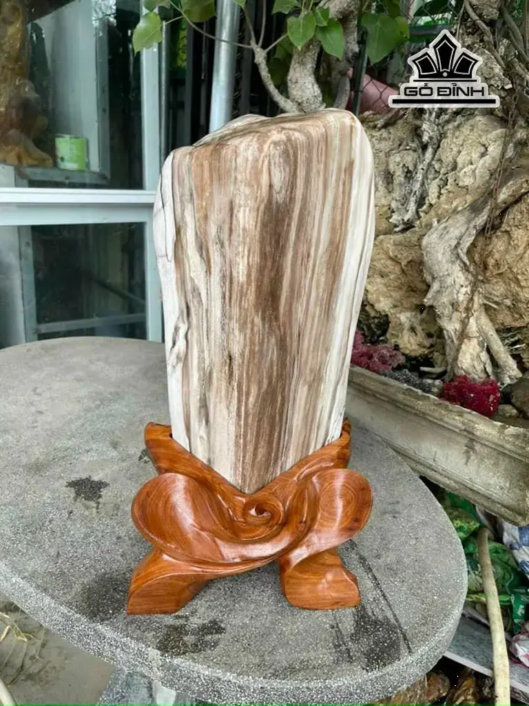Tác Phẩm Gỗ Hóa Ngọc Cao 52 (cm) 20kg