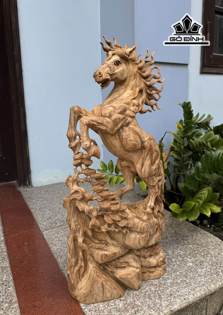 Tượng Ngựa Phong Thủy (Nhất Mã Phi Thiên) Gỗ Ngọc Am Cao 73 Ngang 33 Sâu 17 (cm)