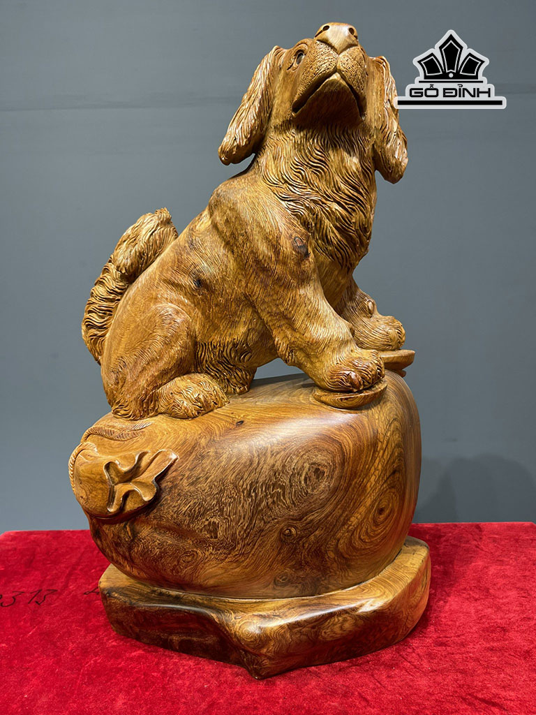 Tượng Chó Gỗ Hương Cao 52 Ngang 31 Sâu 19 (cm)