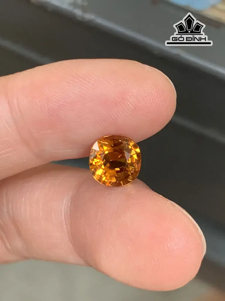 Viên Đá Tourmaline Vàng Cao 7,5 Ngang 7,2 Sâu 4,8 (mm) 1,69cts