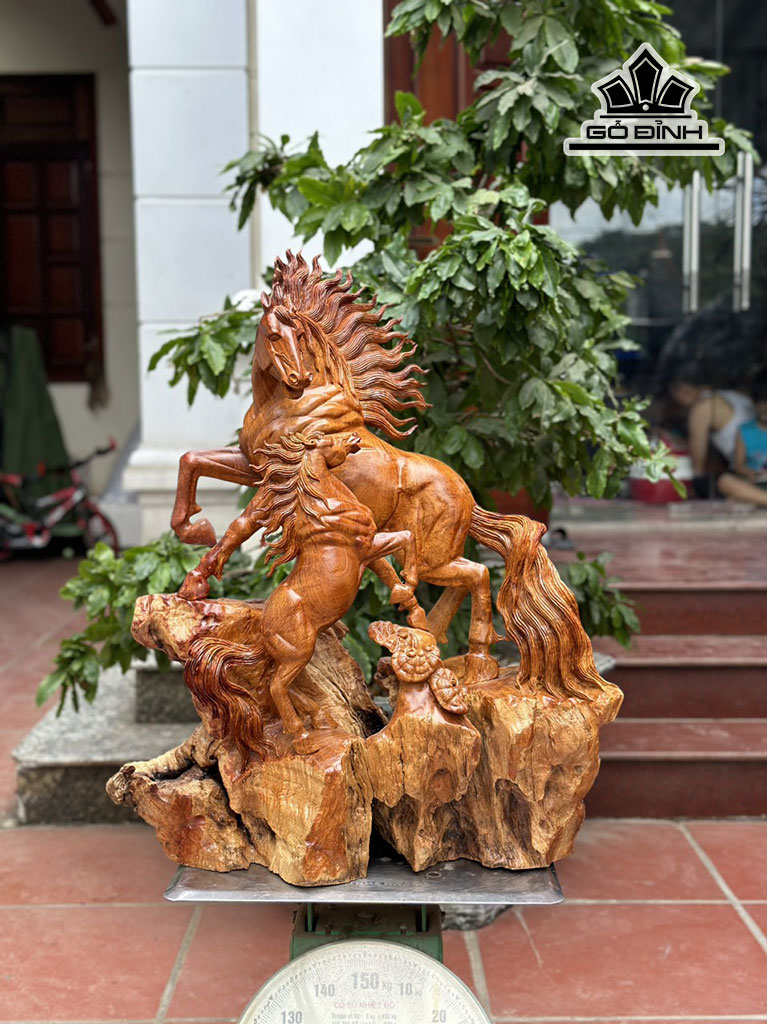 Tượng Song Mã Uyên Ương Gỗ Hương Cao 73 Ngang 60 Sâu 26 (cm)
