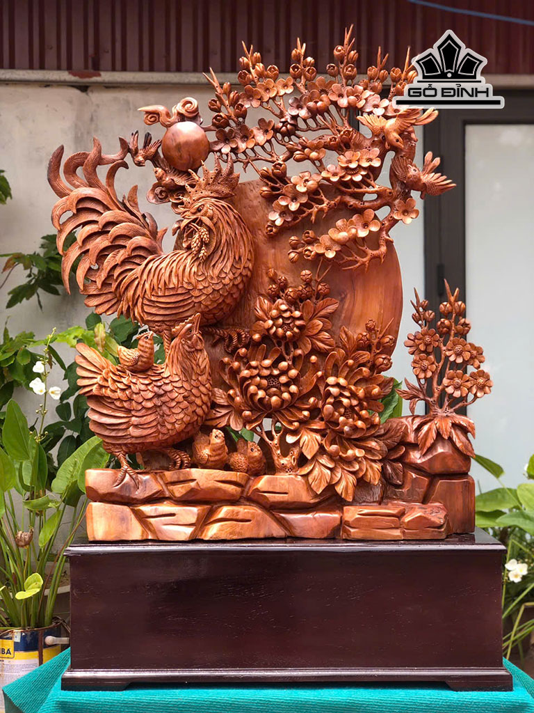 Tượng Gia Đình Gà Gỗ Ngọc Am Cao Cả Kỷ 125 Riêng Tượng 98 Ngang 83 Sâu 28 (cm)