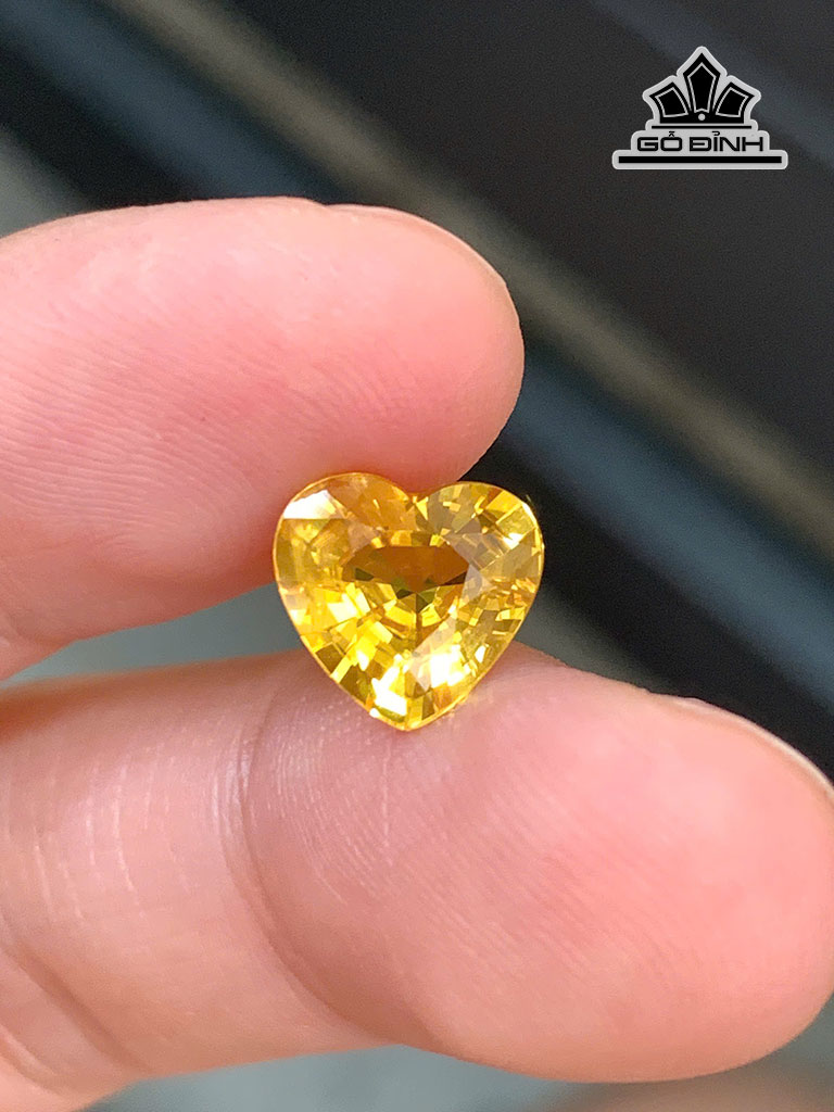 Viên Đá Sapphire Vàng Cao 8,8 Ngang 4,3 (mm) 2,22cts