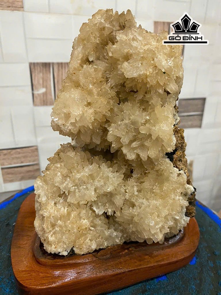 Tác Phẩm Đá Calcite Cao 21 (cm) 2,5kg