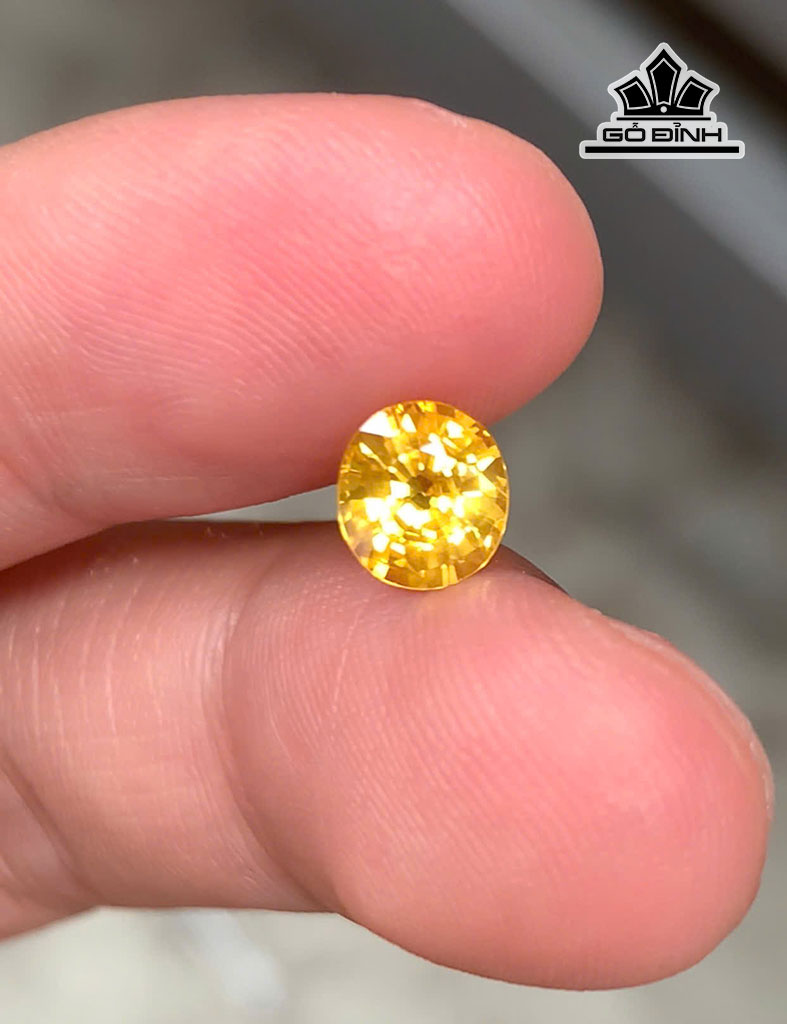 Viên Đá Sapphire Vàng Cao 6,5 Ngang 5,9 Sâu 4,1 (mm) 1,14cts