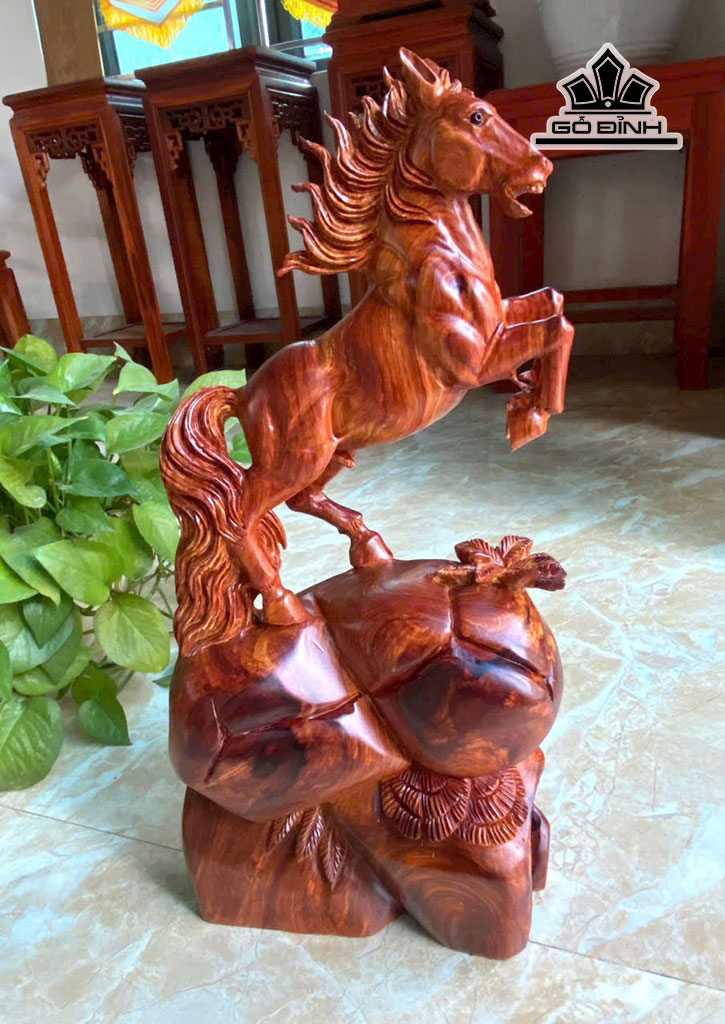 Tượng Ngựa Phong Thủy (Nhất Mã Phi Thiên) Gỗ Cẩm Cao 45 Ngang 21 Sâu 12 (cm)