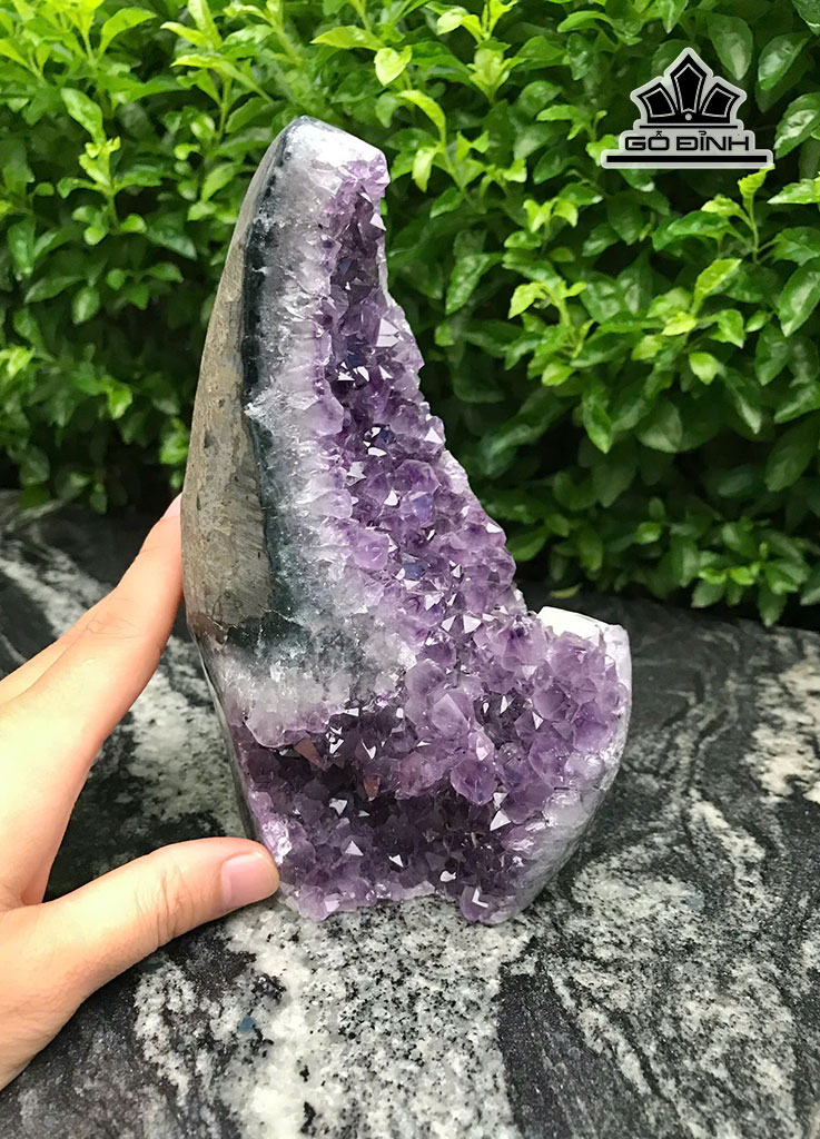 Tác Phẩm Vầng Trăng Tinh Thể Đá Thạch Anh Tím Cao 17,5 Ngang 11 Sâu 7 (cm) 1,23kg