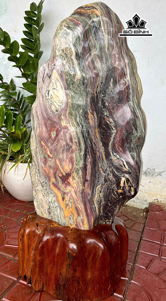 Tác Phẩm Đá Serpentine Cao 80 Ngang 30 (cm) 55kg