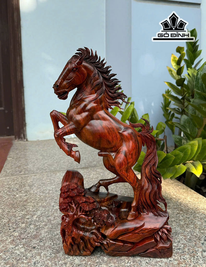 Tượng Ngựa Phong Thủy (Nhất Mã Phi Thiên) Gỗ Trắc Cao 42 Ngang 24 Sâu 12 (cm)